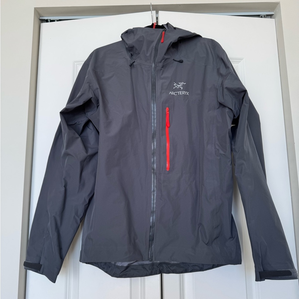 Arc'teryx Dark Gray Beta Ligtweight Jacket size: medium